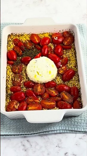 Boursin Orzo Bake with Spinach and Tomatoes #orzo #boursin #sidedishrecipe