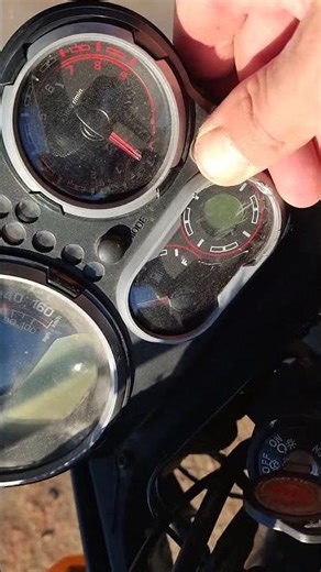 How to remove the service tool from a Himalayan 411