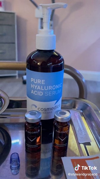 Stretch Mark removal using microneedeling #licensedesthetician #skincare #strechmarkremoval #celluma #strechmarks #healing #microneedling