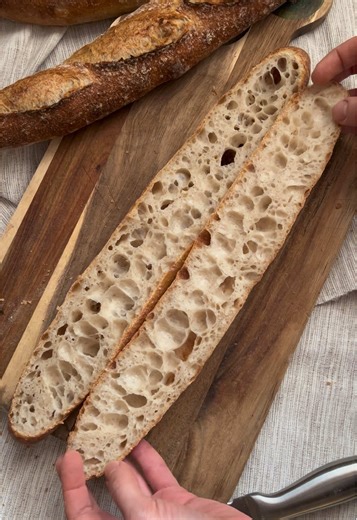SOURDOUGH BAGUETTE with a Super Crispy Crust 🤤 (Stand Mixer Method) Recipe 👇🏻 250 g bread flour (strong flour) 250 g all purpose flour 50 g whole wheat flour 340 g water 1 140 g sourdough starter 60g water 2 10 g salt Process👇🏻 ➡️Autolyse: Mix water 1 with all the flour just until combined. Cover and rest for 1 hour . ➡️Mixing (Stand Mixer): •Add the starter and salt to the autolysed dough. Mix for 6 minutes on speed 2. •Increase to speed 4 and mix for 2 minutes. •Add water 2 (bassinage) an