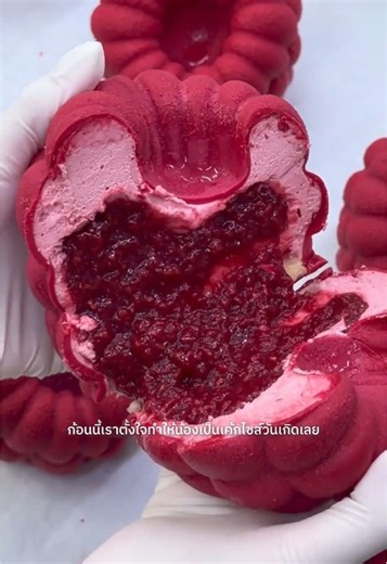 💥ใครอยากให้ทำ Raspberry Mousse ไซส์ใหญ่ เราจัดให้ตามคำขอแล้วนะคะ🎂✨ ⏰ เตรียมกดพร้อมกันวันที่ 9 มีนาคมนี้นะคะ #ExtraLRaspberryChocolateMousseCake #mousse #raspberry #moussecake #therollingpinn