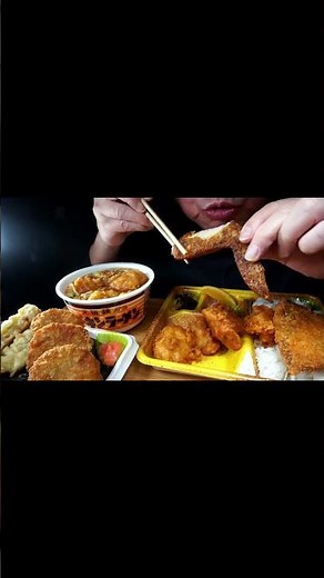 [ #Shorts ]どんどんに届け！50％増量ラスト！お弁当どんどんのから揚げ弁当といかメンチのり弁[咀嚼音 飯テロ 外食 動画]日清チキンラーメンを食べるオヤジJapan