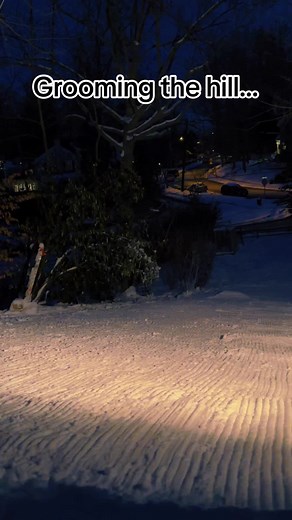 This slows melting and prevents icy conditions. Comment any questions!🌨️🌨️🌨️🌨️🌨️#snowtrailgrooming #snowcat #snowmaking #backyardsking #ryanmakessnow #skiing #backyardskiing #diysnowmaking #ryans_snow #snowboarding #skihill #diyski #snowtubing #satusfying #snow #winter #janurary #quietsnowfall #winters #ropetow #skipreparation #☃️❄️ #winterwonderland #wintersnow #wintervibes #skiingtiktok #readyforsnow #☃️ #snowgroomer #snowpow #backyardpowder