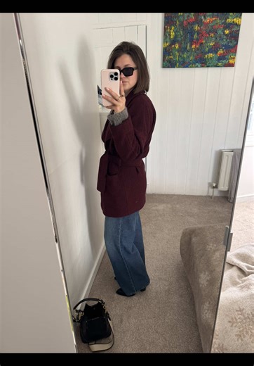 spring is back in london, which means one thing — blossom photos are officially mandatory 🌸 tell me i’m not the only one who already stopped for a picture with the blossoms? #OOTD #fashion #style