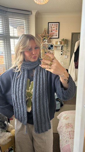 Eleni🐚🌼 on Instagram: "Crocheting 9 Christmas presents in under a month: DAY 2 (LUCY & ALL LOVED ONES DO NOT WATCH ANY OF THIS SERIES XX) For this chunky scarf I chained 175 chains using a 10mm hook and Robin Super Chunky Yarn. I did 9 rows of Hdc back loops only for the whole scarf… it’s that easy :) #crochet #crochetlove #crochetgifts #crochetscarf #crochettutorial #crochetwinter"