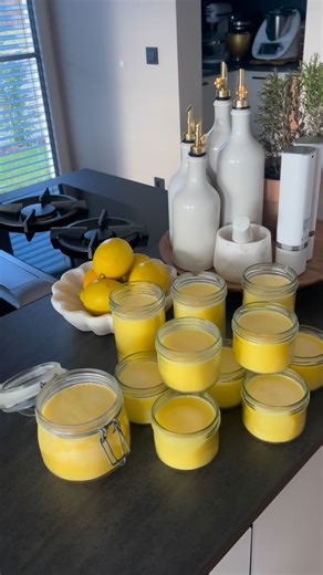 NURGÜL’𝙨 𝙝𝙤𝙢𝙚&𝙠𝙞𝙩𝙘𝙝𝙚𝙣 on Instagram: "🇹🇷Saf Tereyağı (Ghee) Saf Tereyagi yapımı kısık atesde ben 3. ayarda yaptım yaklasik 1 saat 20 dakika köpüklerini alarakdan elde ettim sabir ve zaman cok önemli😀 tencerenin dibinde yanmis tortular varsa eyer Tereyaginiz olmus demektir 3 kg Tereyagindan 2400gr. Saf Tereyagi cikti ve uzun ömürlü 1 sene dolabda kalsada hic birsey olmaz👌👌 bununlan baklava kadayif pilavlar balık et türü sahanda Yumurta Kuymak herşey yapabilirsiniz herseyde kullana