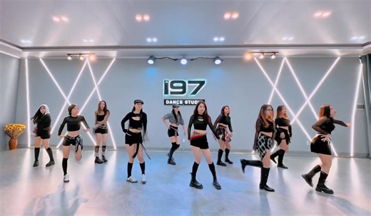 RUN DEVIL RUN -Snsd(Dance Cover) Dù bạn là ai, bao nhiêu tuổi, ở giai đoạn nào của cuộc đời, nếu có đam mê, bạn vẫn có thể bắt đầu, theo đuổi và thành công. ❤️ | Quỳnh Anh Hehe