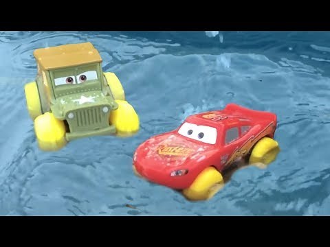 Toy Cars McQueen Jumps Into Water | Lightning McQueen Learning to Swim | Disney Cars 3 Toys For Kids