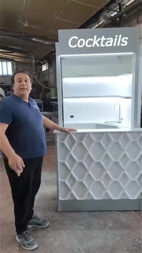 Arredo bar su misura: piccolo corner bar in meno di 2 mq