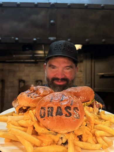 La Reina de la Parrilla: La Hamburguesa. @Antonio Garza #caramelo #paladardejabali #BrassCancun #antoniogarza