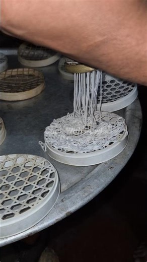 මෙහෙමත් ඉඳි ආප්ප හදලා බලන්න Lankan style String hoppers/ Idiyappam / Idiappa recipe - Sri Lankan