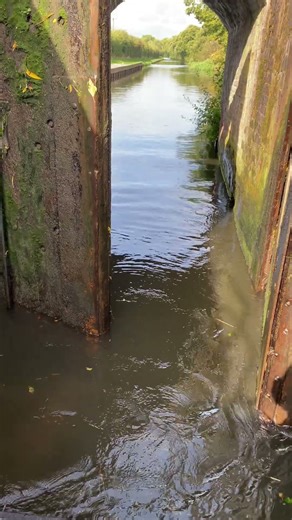 Narrowboat entering a lock