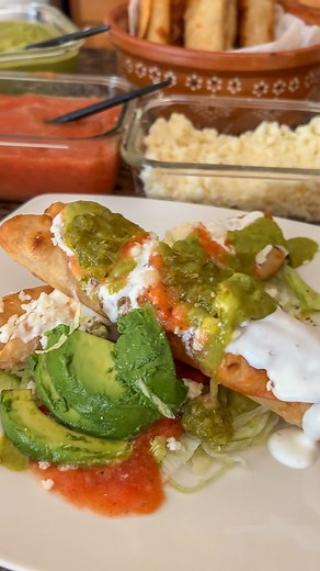 Chicken 🐔flautas: Flour tortillas: I LOVE the raw @tortillalandtortillas for this recipe Filling: shredded cooked chicken, cooked potatoes, and Oaxacan cheese. I add salt, pepper, and garlic salt and mix with my hand. You can use a spoon. Lard to cook or air fryer I have the @ninjakitchen from @hsn Toppings: Sour cream, fresh Mexican cheese, my staple red salsa, avocado salsa, AND salsa verde ALL in my cooking guide (link in bio), and shredded lettuce to sit it all on. On a plate make a bed of 