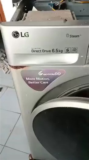 Telangana Crime Files on Instagram: "Washing machine explodes in a house in Ameerpet Washing machine explodes with a loud noise while running... @lg_india #alert #hydedabad #lg"