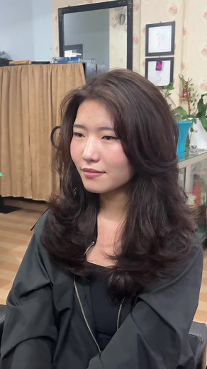 Stunning Wavy Hair Transformation: Color Retouch and Layer Cut