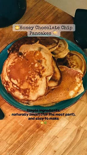 🍯 Honey Chocolate Chip Pancakes 🥞 I was out of maple syrup, but I had honey so this is what we made for pancakes 🍯 Soft, cozy, and made with simple ingredients. A quick, wholesome breakfast that’s easy to make and naturally sweetened. 🍯🍯🍯 Ingredients (makes about 12–16 pancakes): 🥞2 ½ cups flour 🥞2 tsp baking soda 🥞1 tsp cinnamon 🥞½ tsp salt (optional) 🥞2 eggs 🥞2 ½ cups milk or water 🥞¼ cup honey (plus extra for drizzling) 🥞2 tsp vanilla extract 🥞1 cup chocolate chips 🍯🍯🍯 Instr