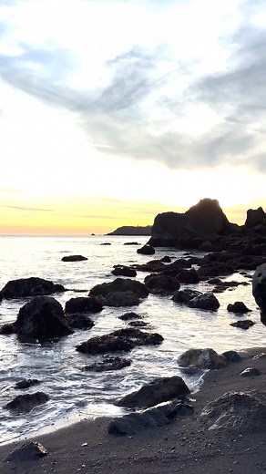 ⚠️Warning: Hidden gem! The short, steep hike to Black Sands Beach reveals a gorgeous, private stretch of the Northern California coast. You’ll never guess what color the sand is! For more on trail accessibility and to plan your visit, please visit the link: https://www.parksconservancy.org/services/black-sands-beach?utm_source=facebook&utm_medium=social&utm_campaign=black_sands_beach&utm_content=black_sands_beach_hike_main_feed_121623 | Golden Gate National Parks Conservancy