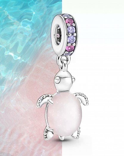 We know how much you love our Murano Glass Sea Turtle Charm! So ... introducing our newest turtle charm in PINK! The prettiest addition to your summer story: to.pandora.net/gihmTi | Pandora