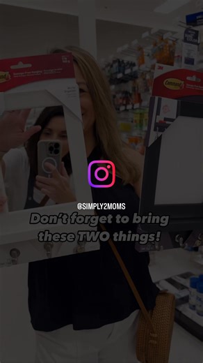 Think Command products are a guaranteed win for dorm rooms? Think again! 😳 If your student’s dorm has painted cinder block walls, you might find that nothing sticks—even when you follow the instructions. We’ve been there. Everything fell off my daughter’s walls within hours. Here’s what we learned: ✔️ Rubbing alcohol is a must to prep the surface ✔️ Hot glue (yes, really!) is a popular trick teachers use ✔️ And sometimes, schools don’t allow Command products or glue at all Want to know what act