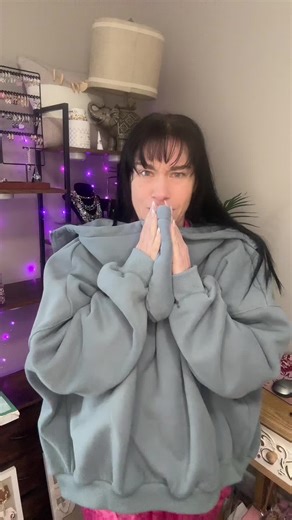 See you live at 7pm! #bombparty #jewelry #surprisejewelryreveals #goinglive #goals