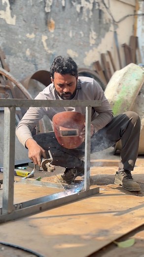 1.8M views · 10K reactions | Har Waqt phone par laga rehta hai #m_saifi_engineering_works #welding #work #comedyreel #funnyreels #lolmoment #funnyreel #comedygold #laughoutloud #ReelLife #viralreelsシ #mahakumbhmela #viralpost2025シ #LOLmoment #original #ContentMonetization | m_saifi_engineering_works | Facebook