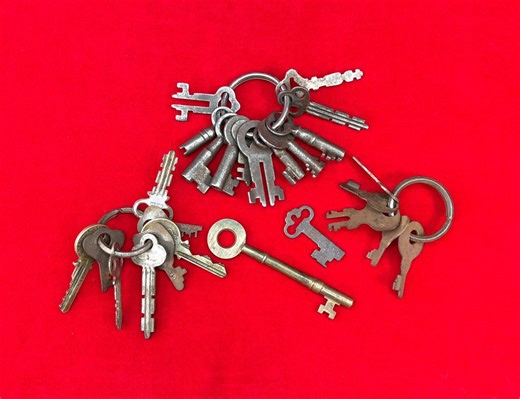 Lot of 26 Vintage and Antique Keys - Brass Skeleton Key - Keys on Rings - Etsy