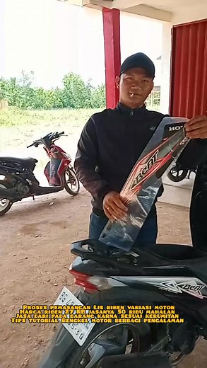 889K views · 4.8K reactions | Cerita pagi ini datangla si pemilik motor Honda beat fi yang minta di pasang kan Lis riben motor nya karena si pemilik motor tahu untuk melepas riben asli lamanya susah sekali datangla kebengkel harga Lis riben variasi murah 27 ribu yang bikin mahal jasa pasang 50 ribu #tips #tutorial #bengkelmotor #berbagipengalaman @sorotan | Pangky Bengkel | Facebook