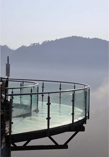 📍Mirador de Cristal, Zacatlán de las Manzanas. #zacatlandelasmanzanas #miradordecristal #neblina #pueblomagico #kalitree #cabañasenlosarboles #vivelaexperiencia #zacatlan #mirador #fyp