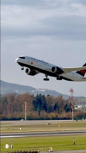 Carbon wings flexing into their element: Air Canada 787 pushing off the runway toward Toronto ✈️🇨🇦