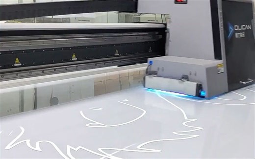 观赏广告喷绘的亚克力板UV打印工艺