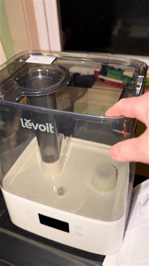 Top-fill smart humidifier with automatic humidity control