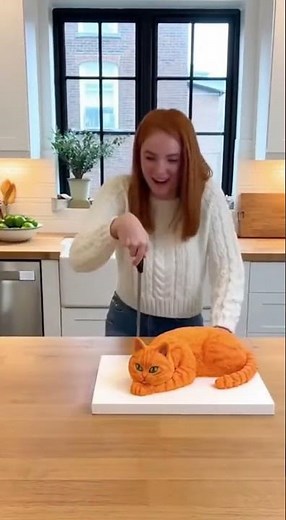 Cat Freaks Out When Owner Cuts a Realistic Cat Cake 😹🍰 Funniest Reaction Ever #FunnyCat #CatReaction