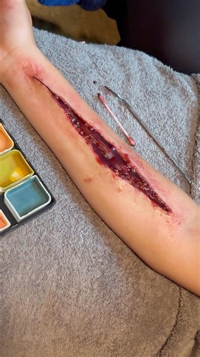 SFX makeup wound #makeup #makeupartist #horror #shorts #shortvideo #shortsfeed #horrorshorts #creepy