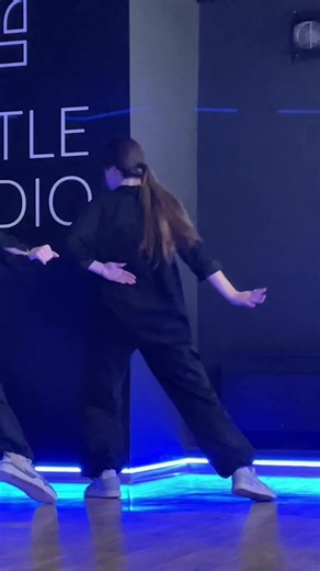 Exciting Experimental Dance Choreography by Douvin