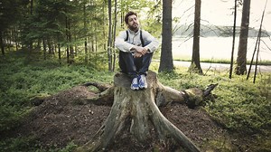 How To Transform An Old Tree Stump Into A Cozy Outdoor Chair