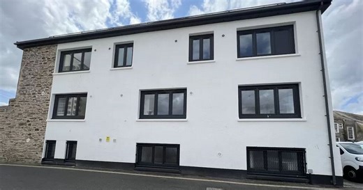 Empty council office transformed into housing for the homeless