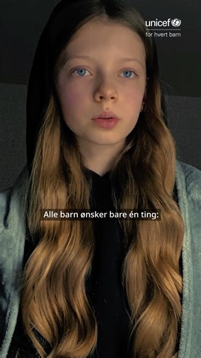 Vinteren i Ukraina er brutal, med bitende kulde og hyppige strømbrudd midt i en pågående krig. Tolv år gamle Arina gir et innblikk i den usikre hverdagen for barn som lever i kalde og mørke hjem. Vi jobber med lokale partnere for å sikre varme, helse, utdanning og nødvendige tjenester for barn og familier gjennom vinterkrisen. Du kan bidra på unicef.no/ukraina 🩵 | UNICEF Norge