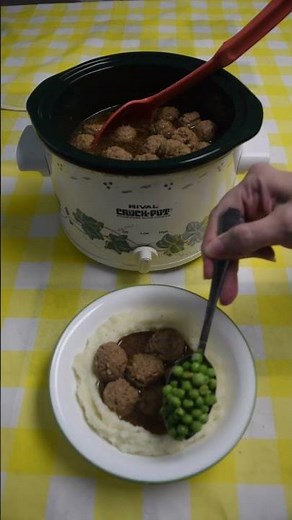 Easy meatball recipes for your Crock pot save money and time!| 100 Holiday tips Day 5
