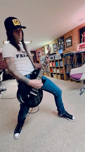 Working out to Arizona by Scorpions from their album Blackout, 1982. | Johnny Jetson