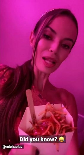 The real reasons girls go to bathroom together 🍟😎