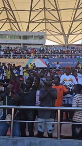#AFL2023 #TPMEST Les gradins du Stade national de Dar-es-Salaam 🇹🇿 vibrent déjà... Les supporters des clubs tanzaniens - Simba Sports Club, Young Africans Sports Club et autres - aux côtés des #Badiangwenas pour pousser les #Corbeaux et faire flotter les drapeaux 🇨🇩 et ⚪️⚫️ | TP Mazembe