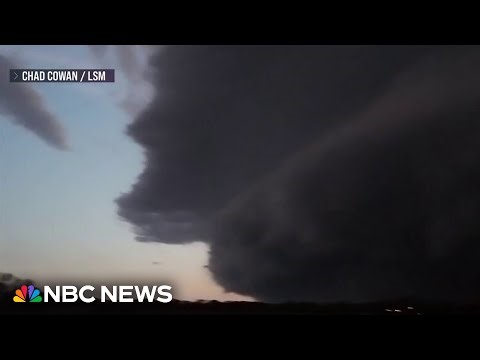 Massive tornadoes tear across Midwest