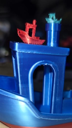 Green 3D Printed Tiny Benchy. #3DPrinting #Benchy #Miniature #3DPrinted #Shorts