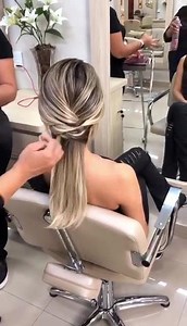 606K views · 8.9K reactions | Beautiful Hairstyles Tutorials by @janainamendesoficial | Hair Academy TV | Facebook