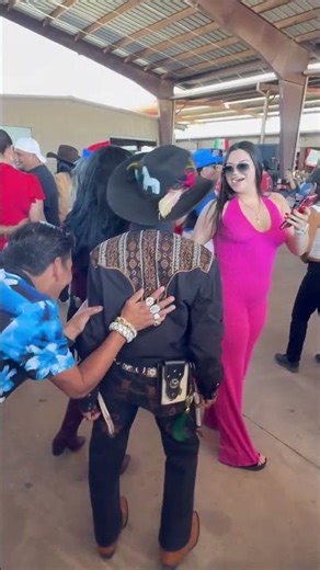 chulada bailando cumbia. en la pulga de alamo