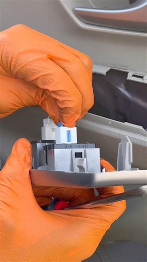 2009-2015 Toyota Prius Front Door Panel Replacement ‪@ElmoMotorWorks‬