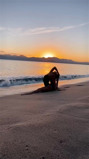 One month in 🇫🇷💘 #yogagirl #travelingyogi #yoga #yogalove #yogainspiration