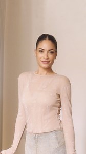 In occasione della sfilata primavera/estate 2024 di @andrea_adamo presentata durante la Milano Fashion Week, @elodie si prepara insieme a noi e ci mostra il look che ha scelto: casual, dai toni nude, ma… sparkle!Dai un’occhiata al nuovo episodio di #GettingReadyWith al link in bio. #MFW #AndreaAdamo #Elodie Credits Filmmaker and Editor: @davide_preti Creative Producer: @iacopocaravaggi Sound: @carolinastichter Production Manager: @tatianaconter Production Coordinator: @sofiasetti_ | Vogue Italia