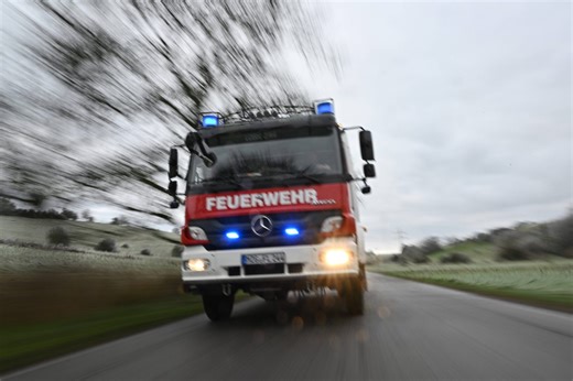 Duisburg: Horror-Unglück! Mann von Dachteil getroffen - tot