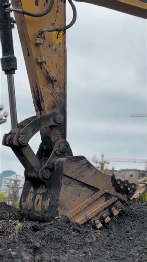 Perfect Excavator Control – Satisfying to Watch!#treding#reality#video#song#vairal#youtub#shorts